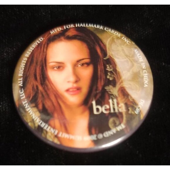 Collectible New Moon Pins, set of 4 (set #2) - Picture 5 of 9
